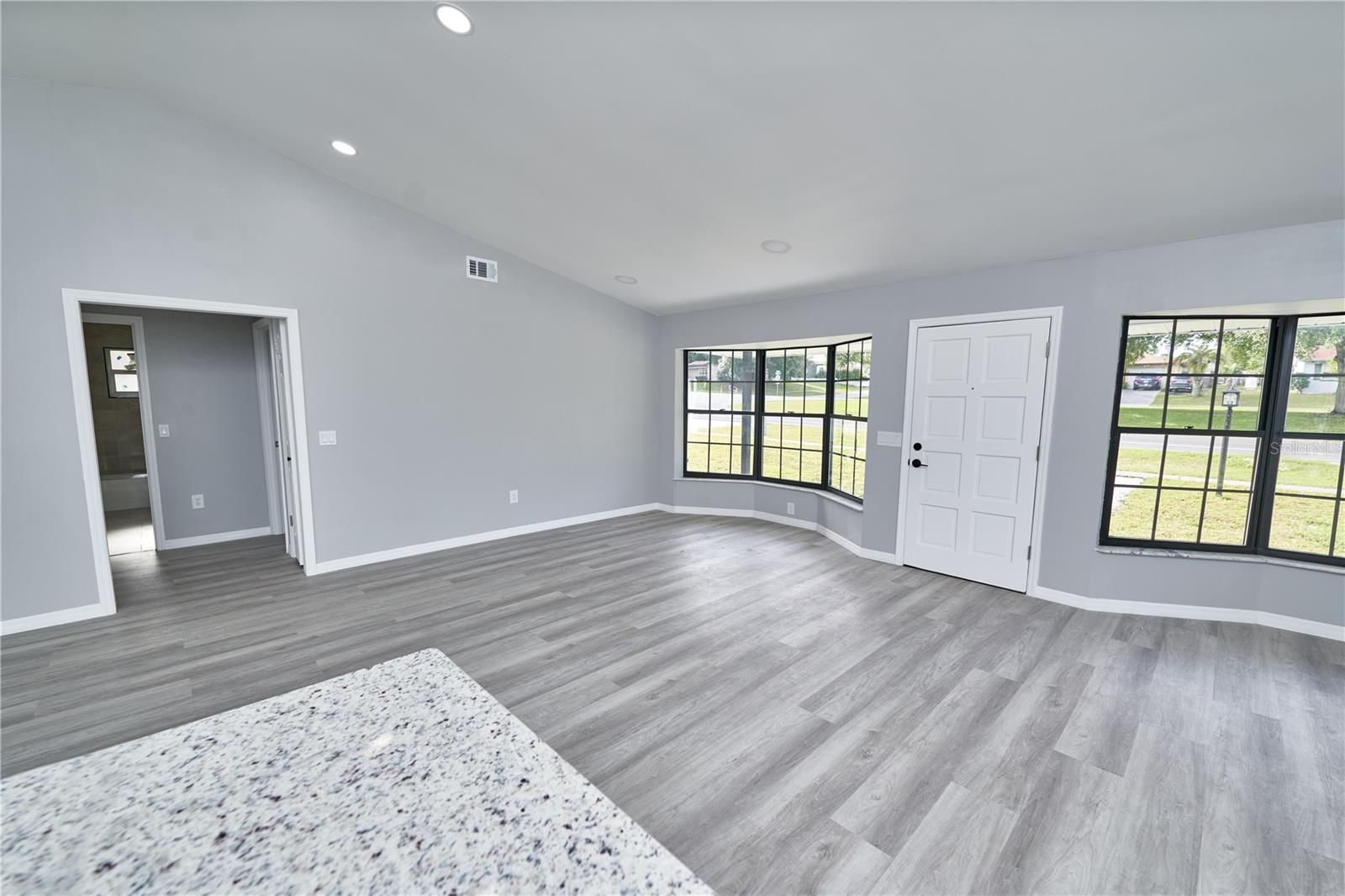 Image 16 of 53 For 211 Marion Oaks Lane