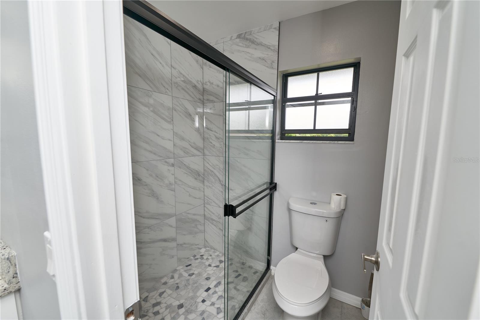 Image 25 of 53 For 211 Marion Oaks Lane