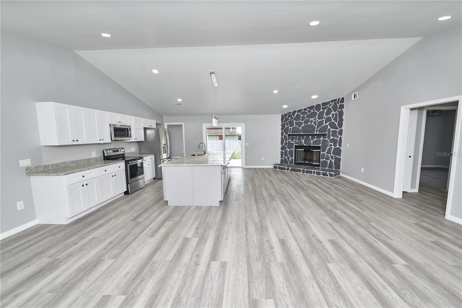 Image 31 of 53 For 211 Marion Oaks Lane