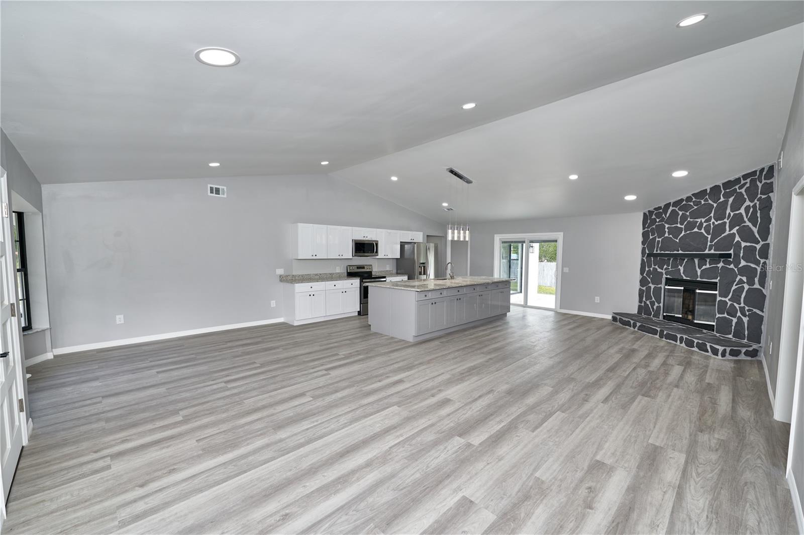 Image 33 of 53 For 211 Marion Oaks Lane