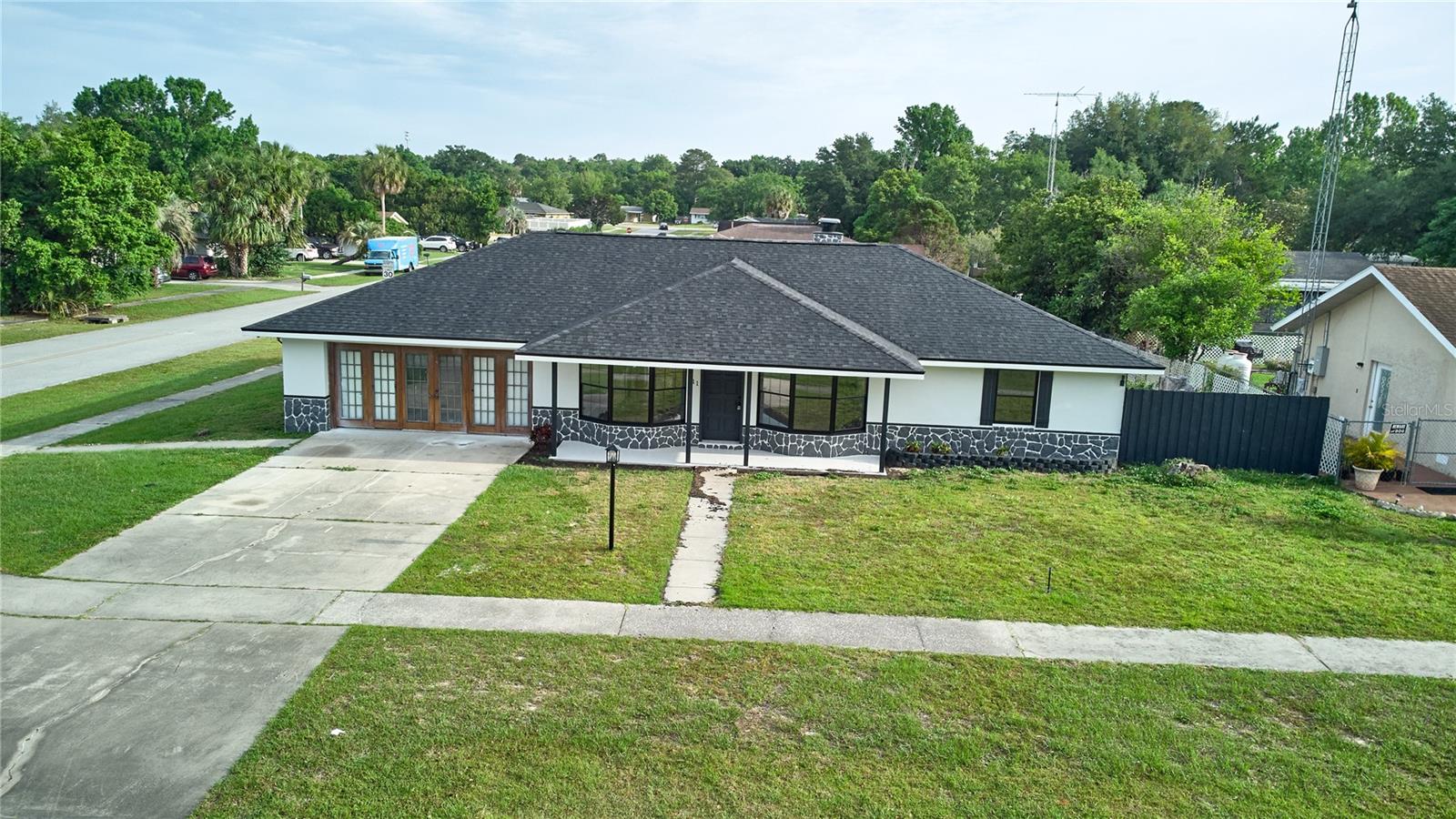 Image 4 of 53 For 211 Marion Oaks Lane