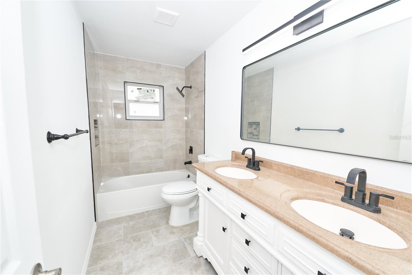 Image 40 of 53 For 211 Marion Oaks Lane