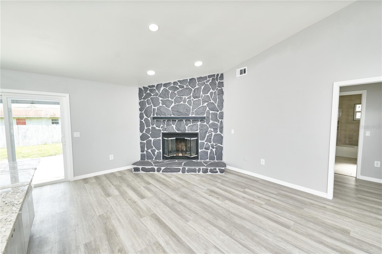 Image 44 of 53 For 211 Marion Oaks Lane