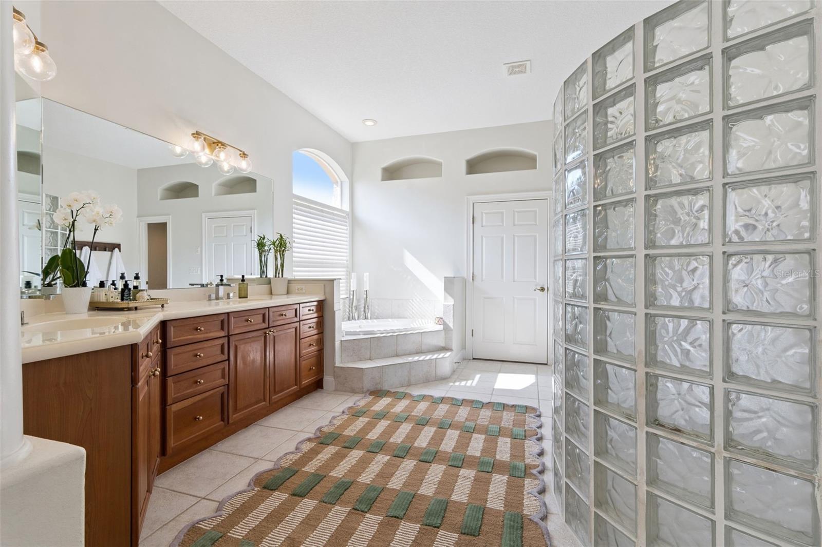 Image 21 of 59 For 213 Heatherwood Court