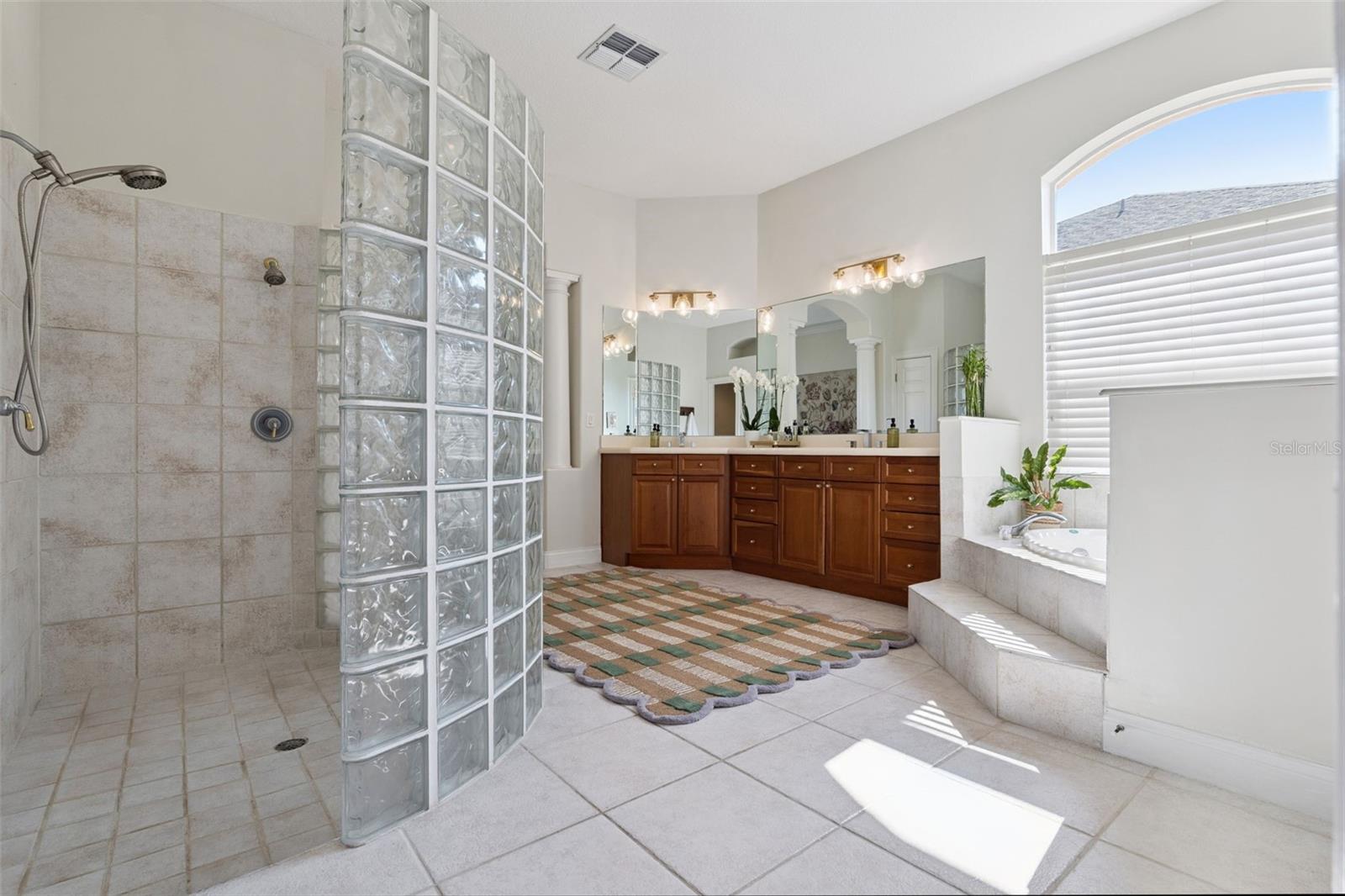 Image 23 of 59 For 213 Heatherwood Court