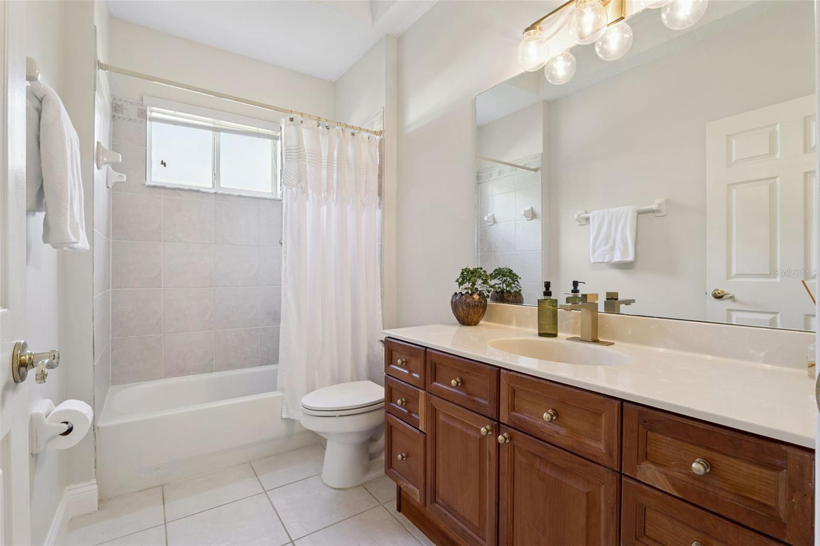 Image 27 of 59 For 213 Heatherwood Court