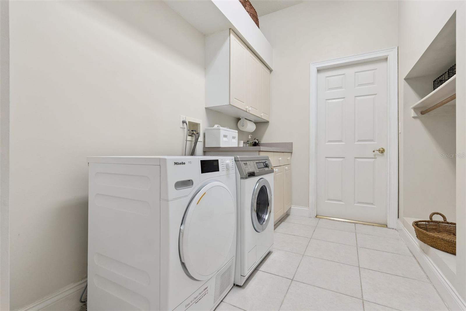 Image 33 of 59 For 213 Heatherwood Court