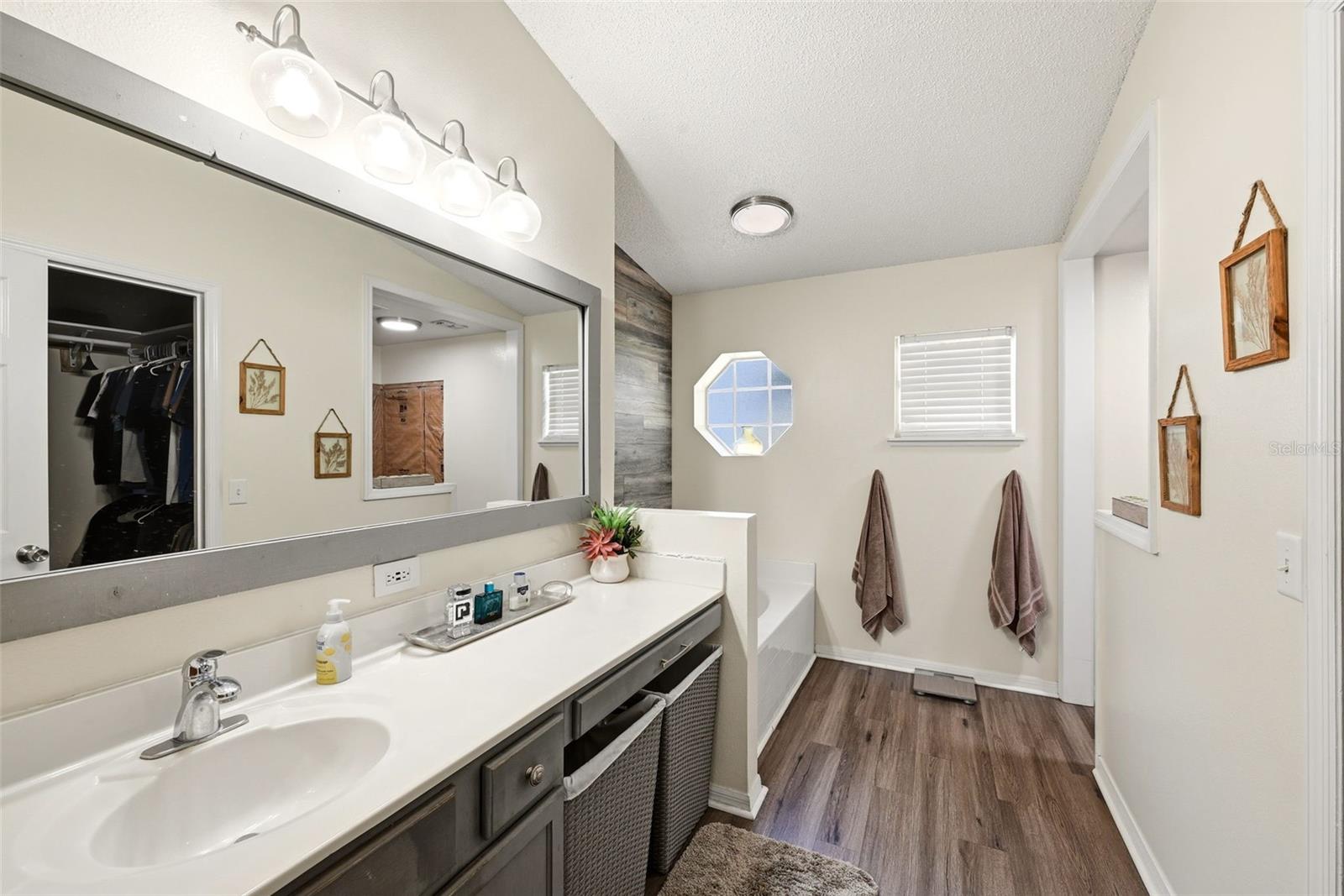 Image 21 of 36 For 2257 Kingscrest Circle