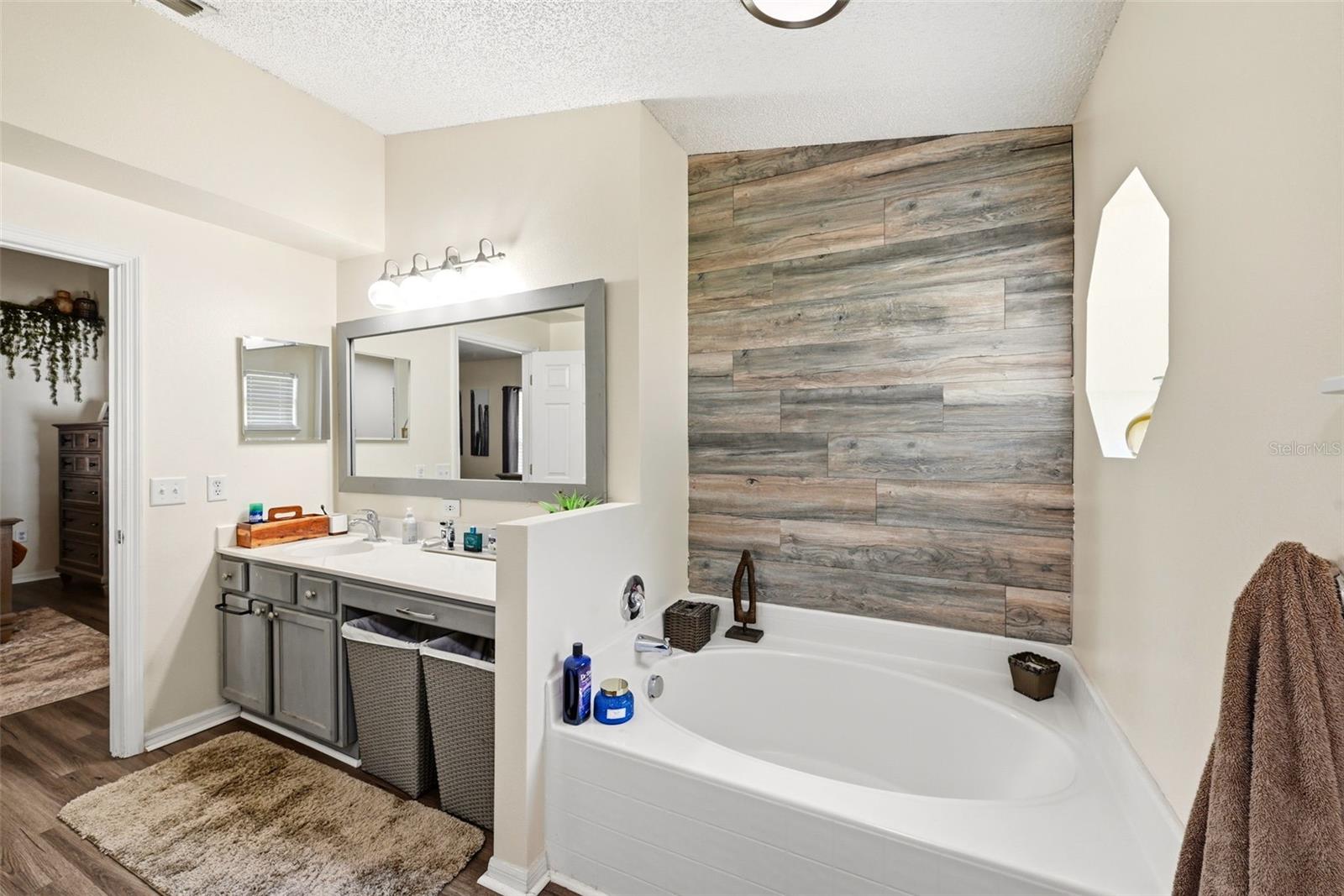 Image 22 of 36 For 2257 Kingscrest Circle