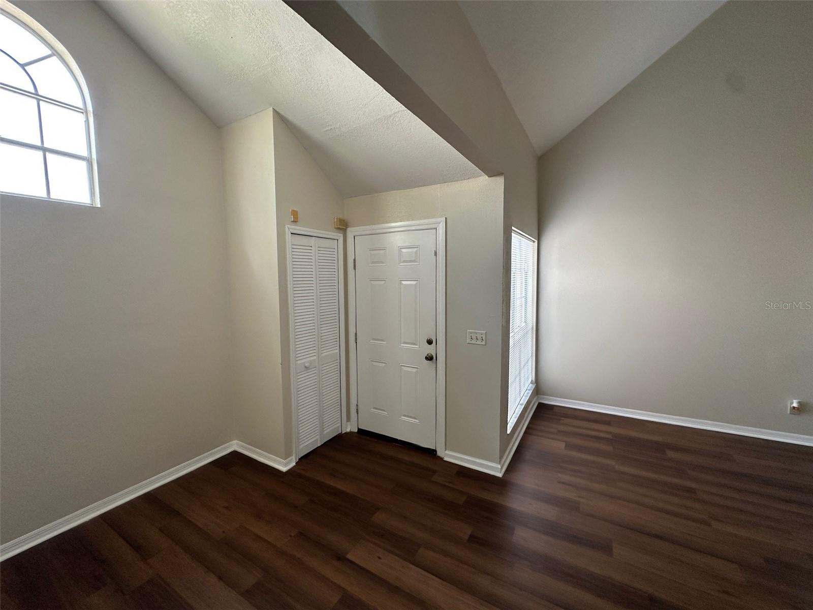 Image 2 of 15 For 626 Cambridge Way 98