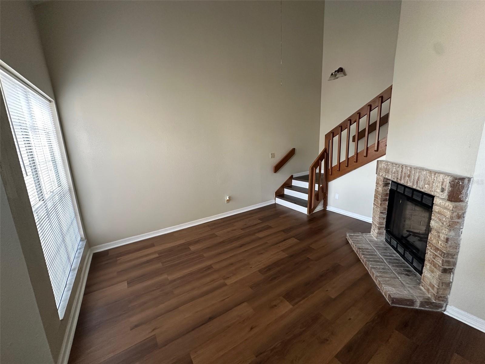 Image 3 of 15 For 626 Cambridge Way 98