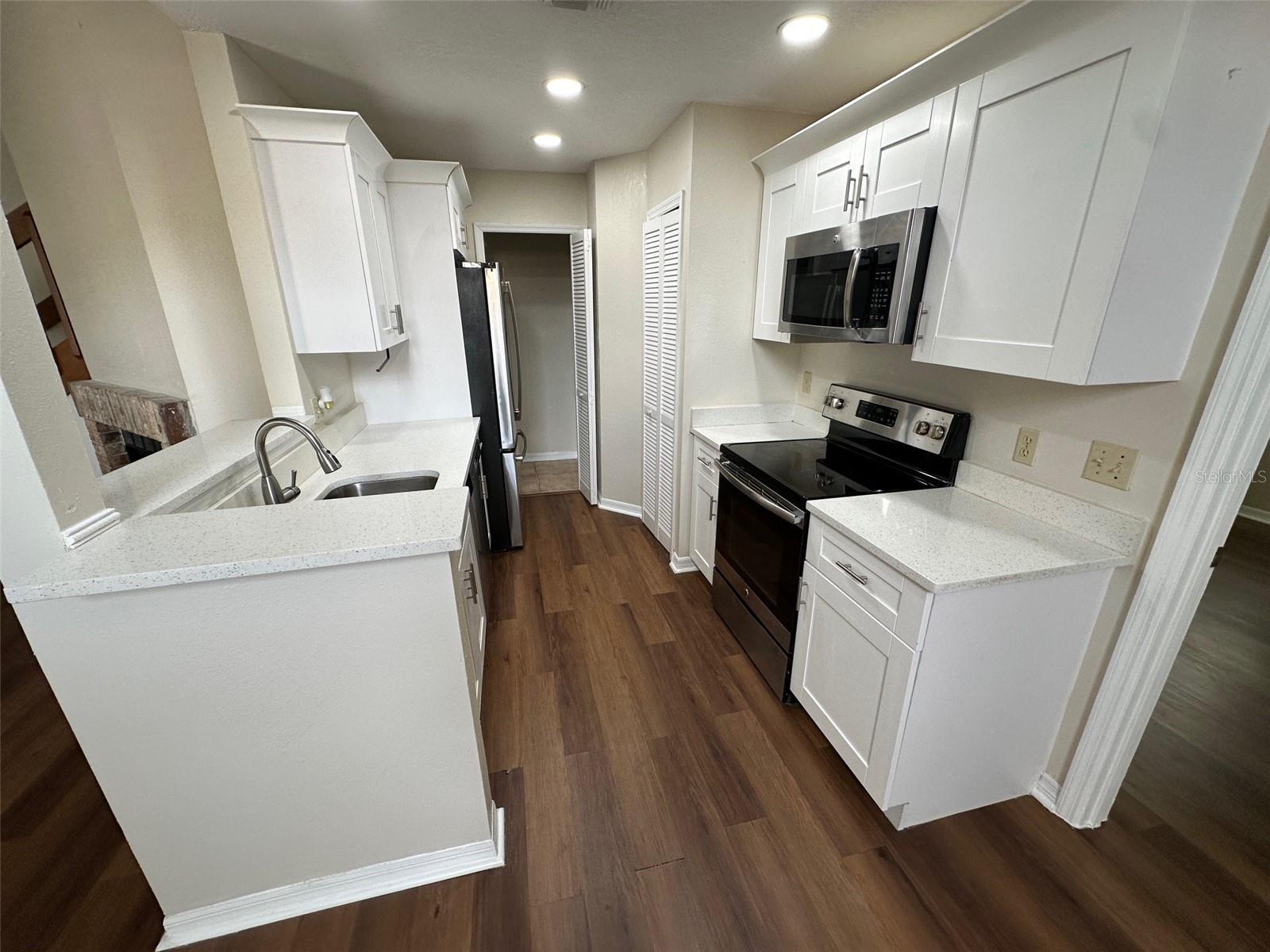 Image 5 of 15 For 626 Cambridge Way 98