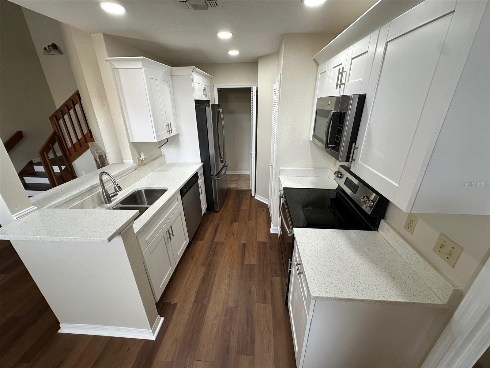 Image 6 of 15 For 626 Cambridge Way 98