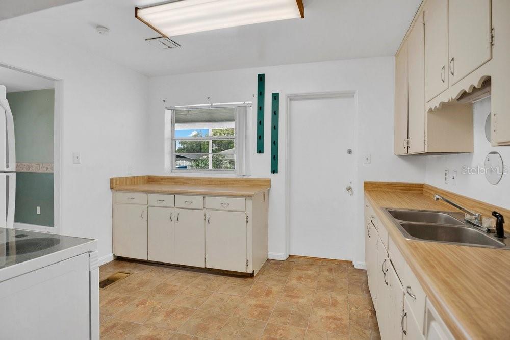 Image 10 of 34 For 2501 Bethaway Avenue