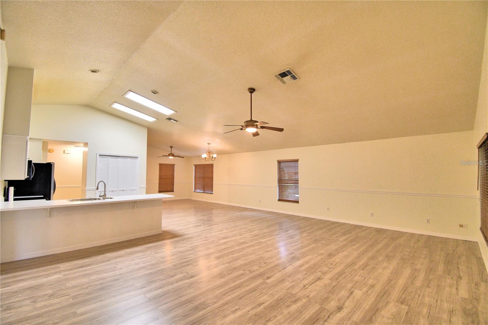 Image 11 of 34 For 616 Crystals Boulevard