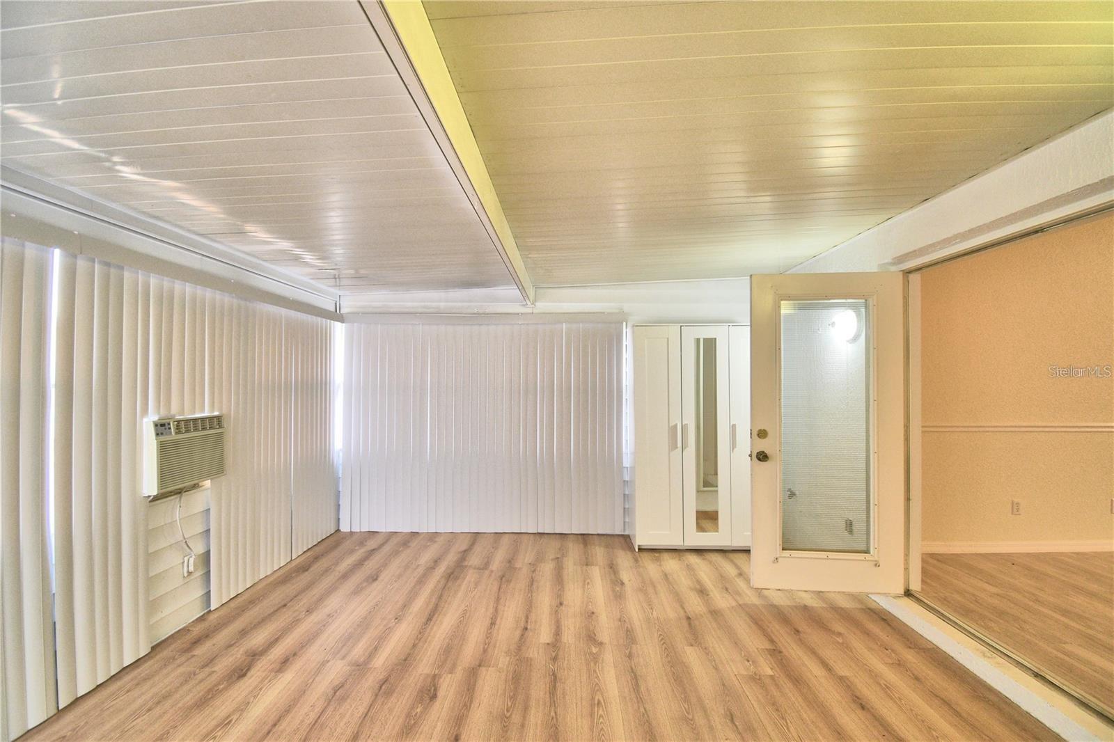 Image 26 of 34 For 616 Crystals Boulevard