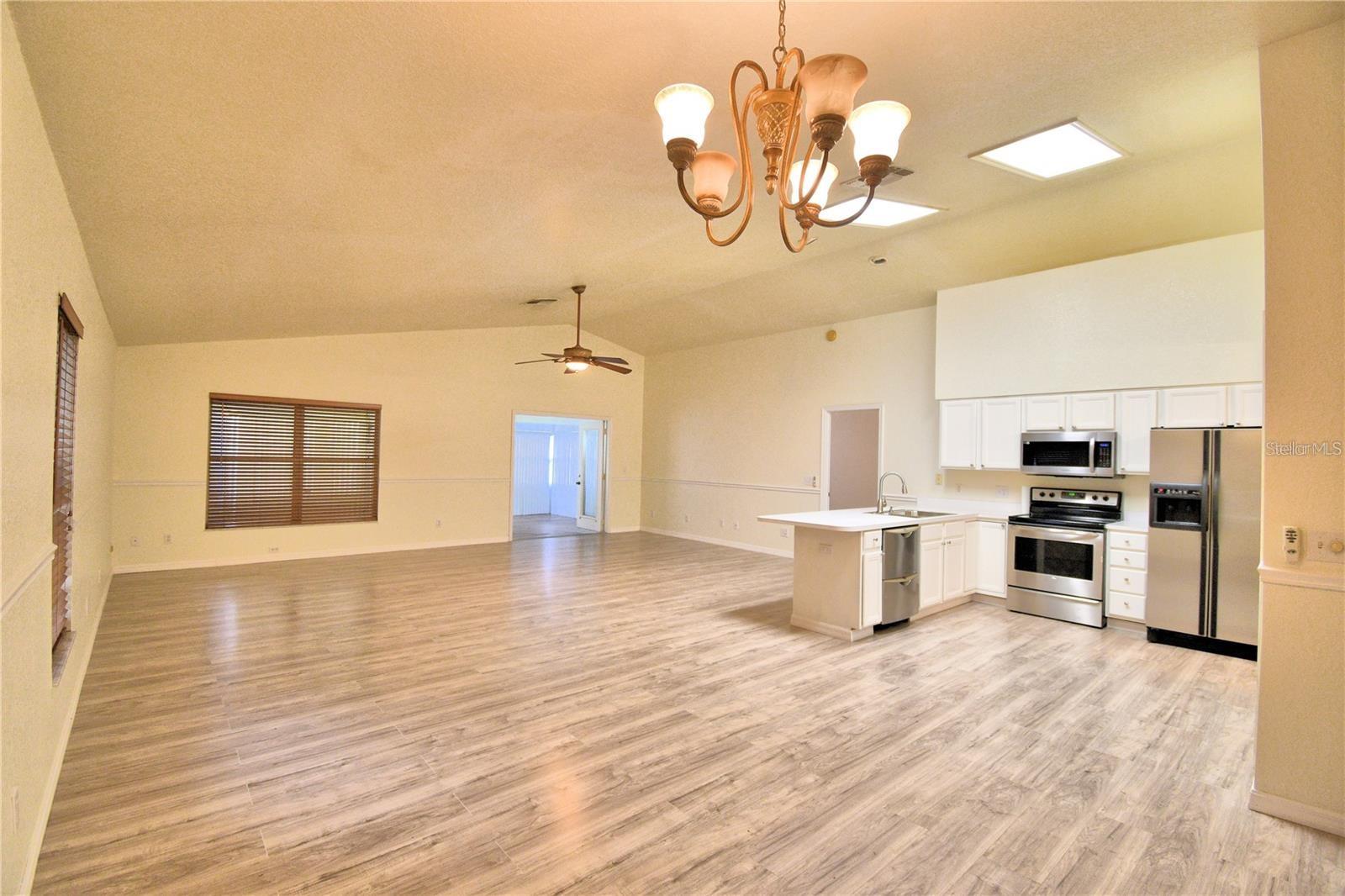 Image 8 of 34 For 616 Crystals Boulevard