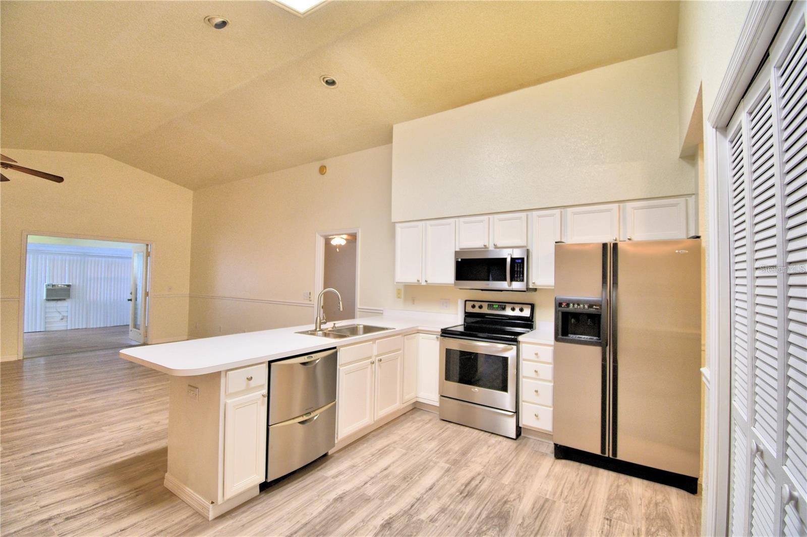 Image 9 of 34 For 616 Crystals Boulevard