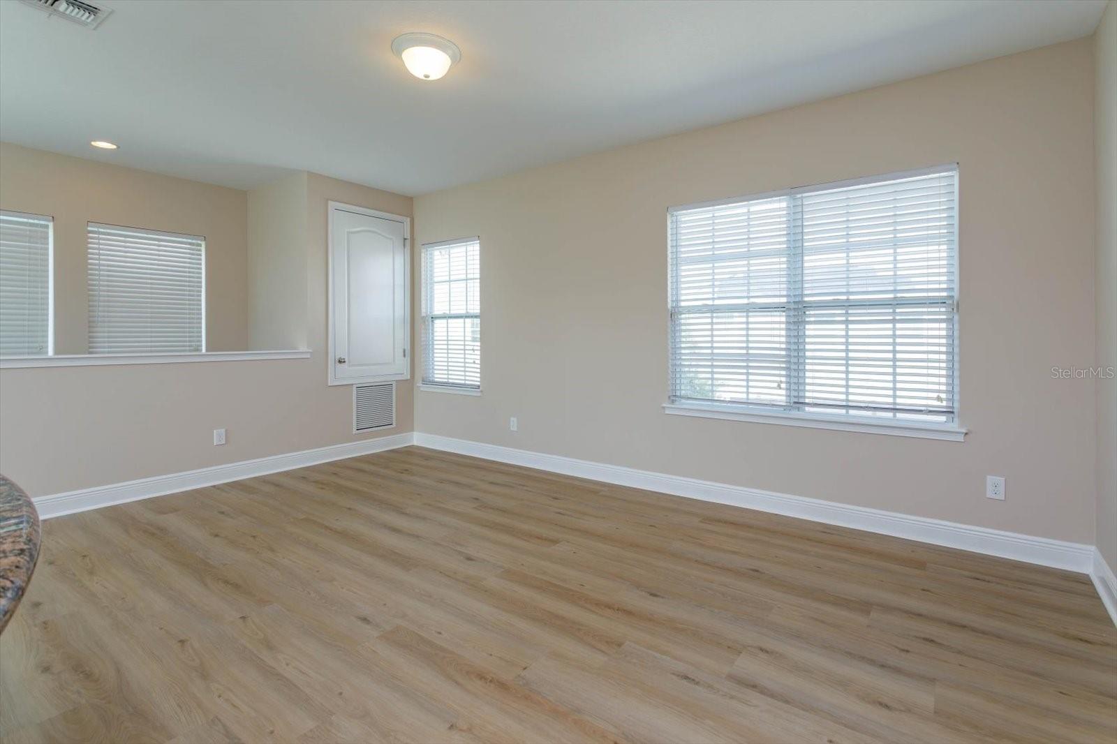 Image 11 of 24 For 13912 Corrigan Avenue