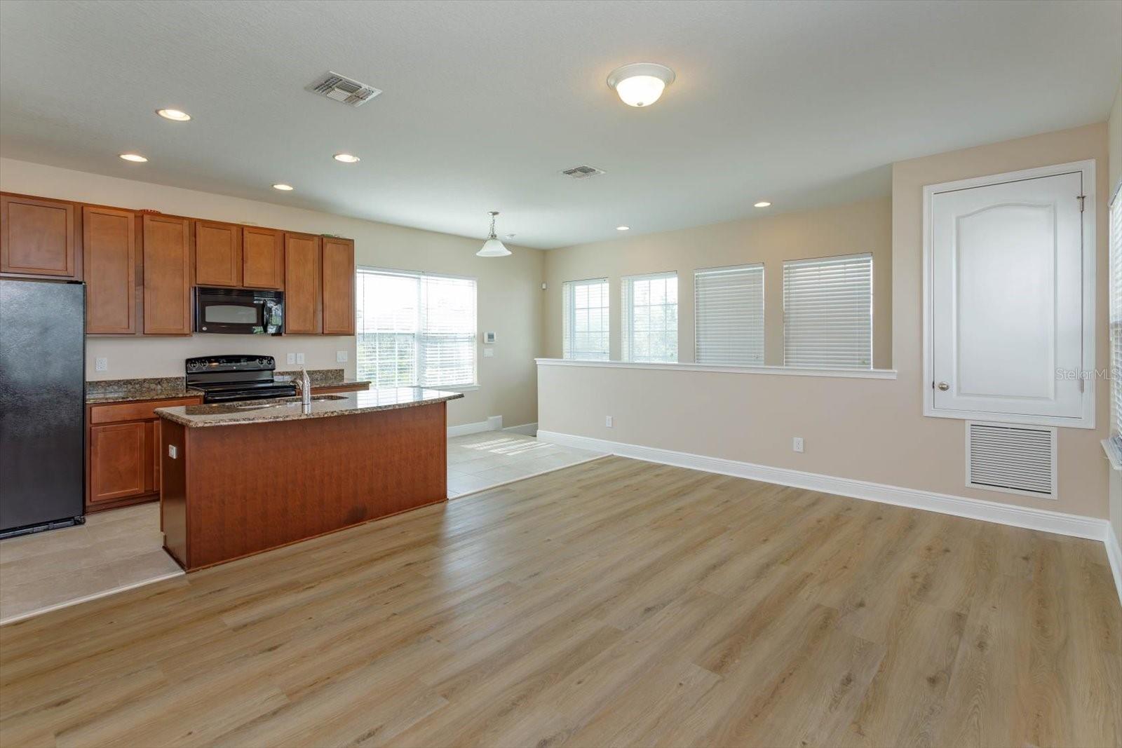 Image 12 of 24 For 13912 Corrigan Avenue