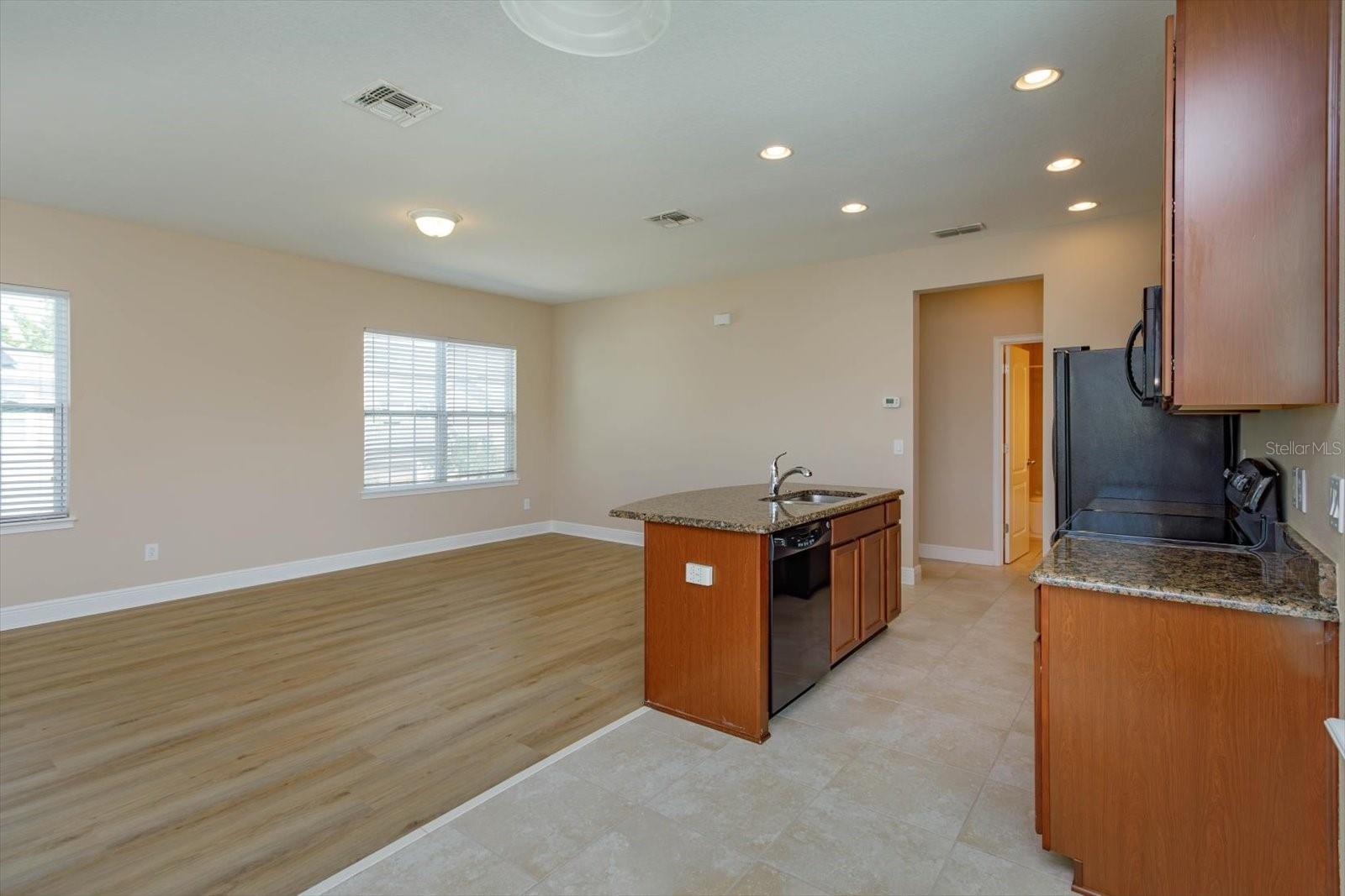 Image 9 of 24 For 13912 Corrigan Avenue