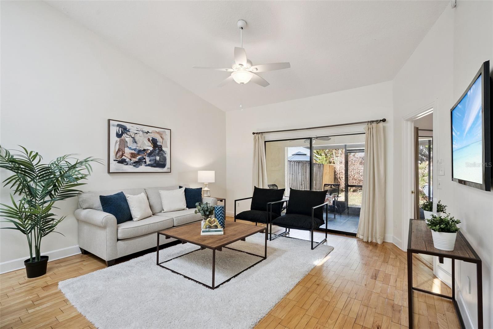 Image 10 of 27 For 410 Poplar Court