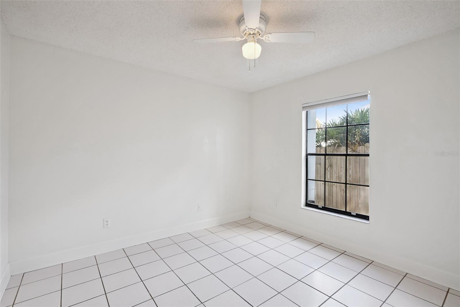 Image 17 of 27 For 410 Poplar Court