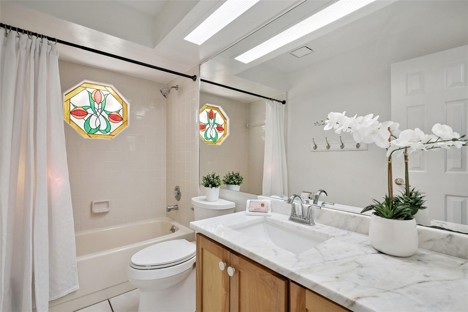 Image 18 of 27 For 410 Poplar Court