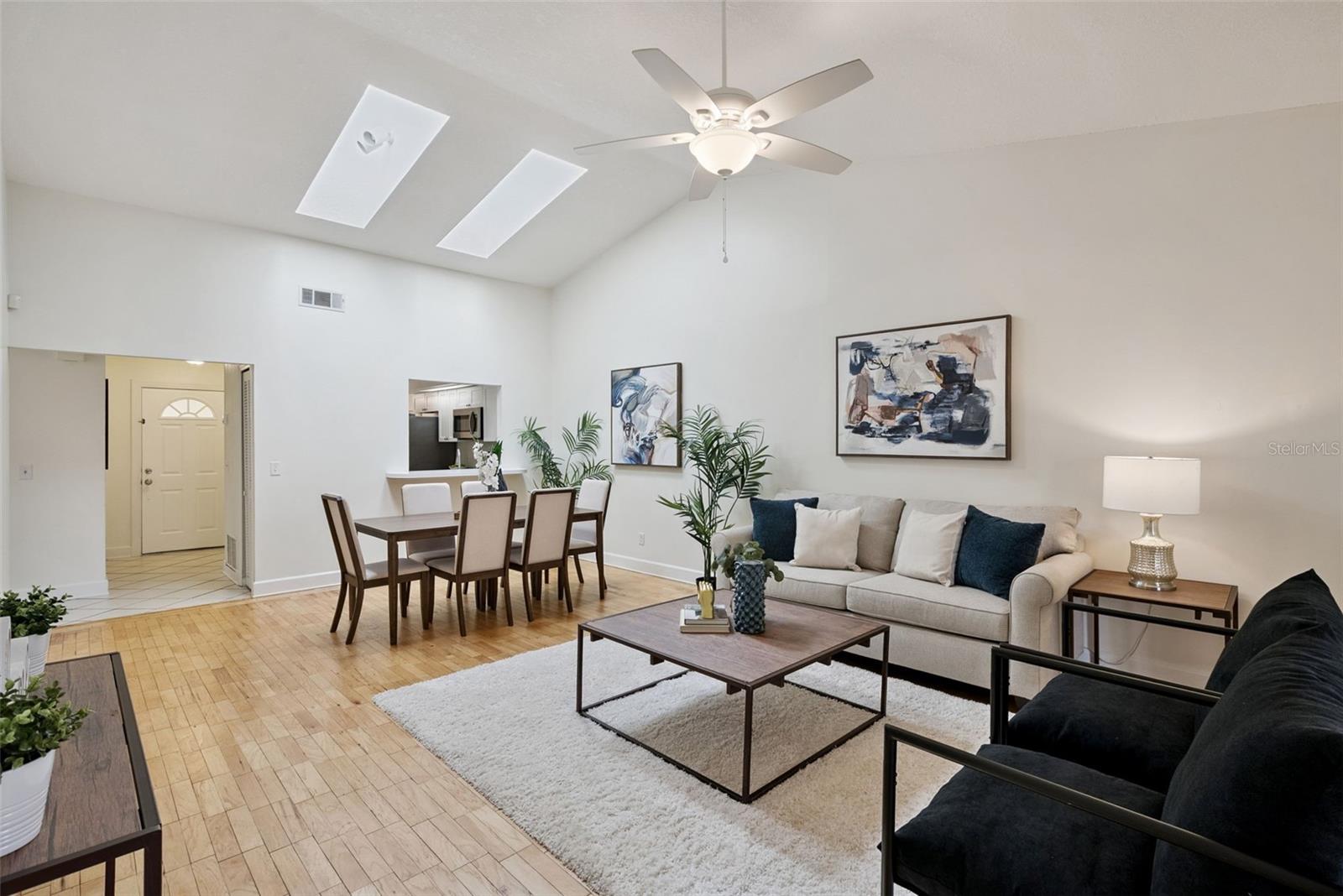 Image 4 of 27 For 410 Poplar Court