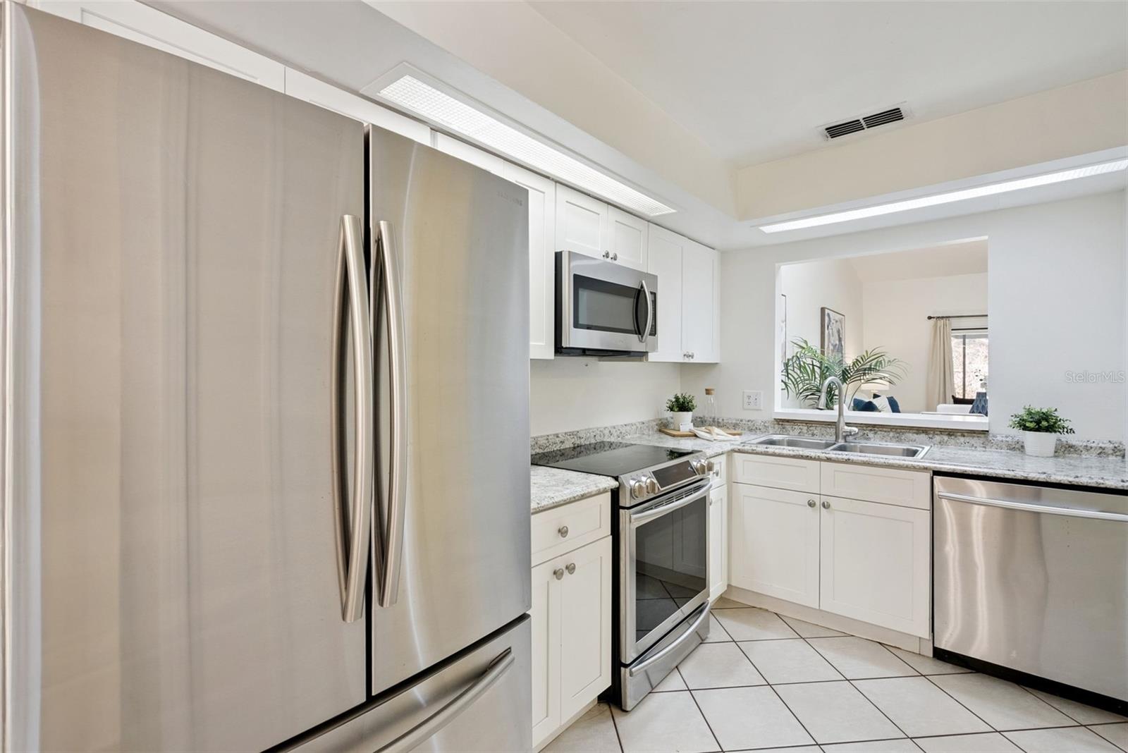 Image 6 of 27 For 410 Poplar Court