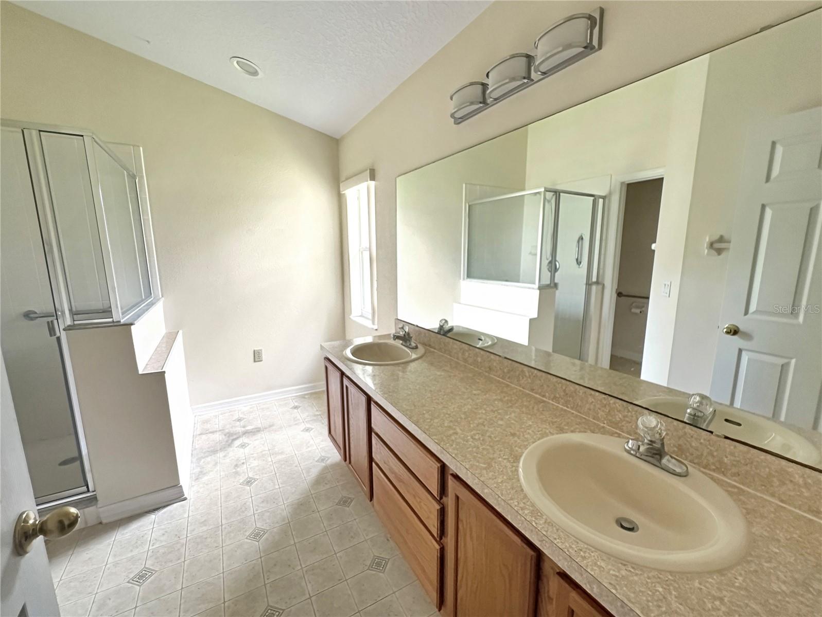 Image 8 of 18 For 109 Thornbury Drive
