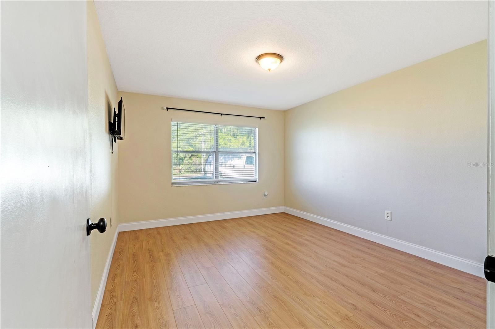 Image 11 of 29 For 461 Vihlen Road