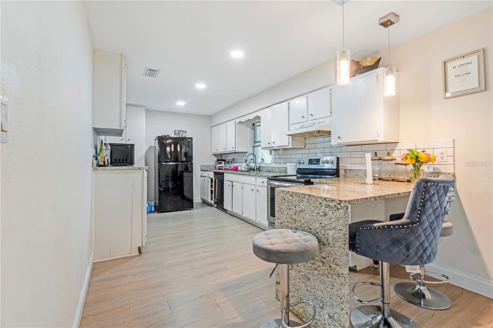 Image 5 of 29 For 461 Vihlen Road