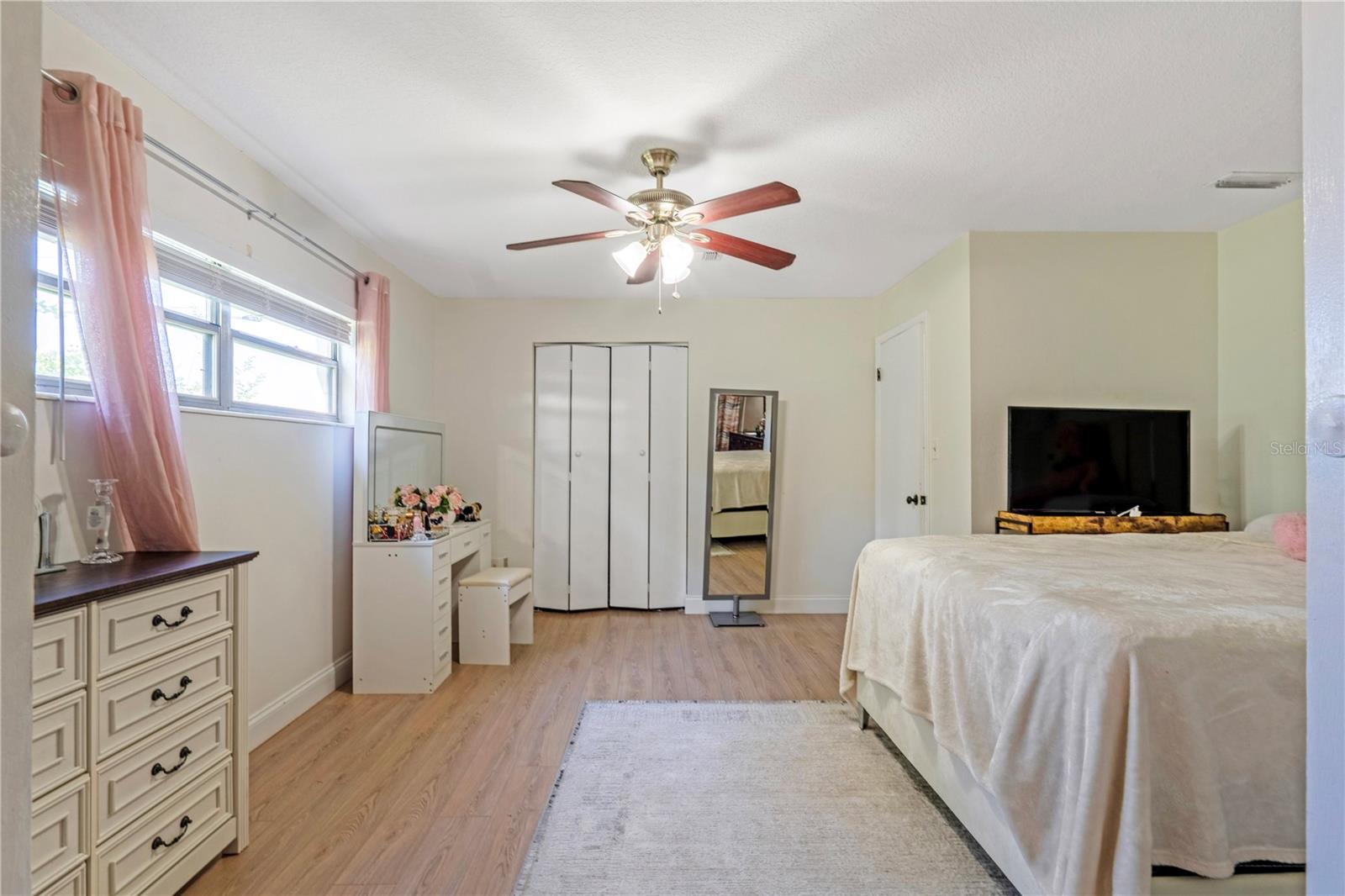 Image 9 of 29 For 461 Vihlen Road