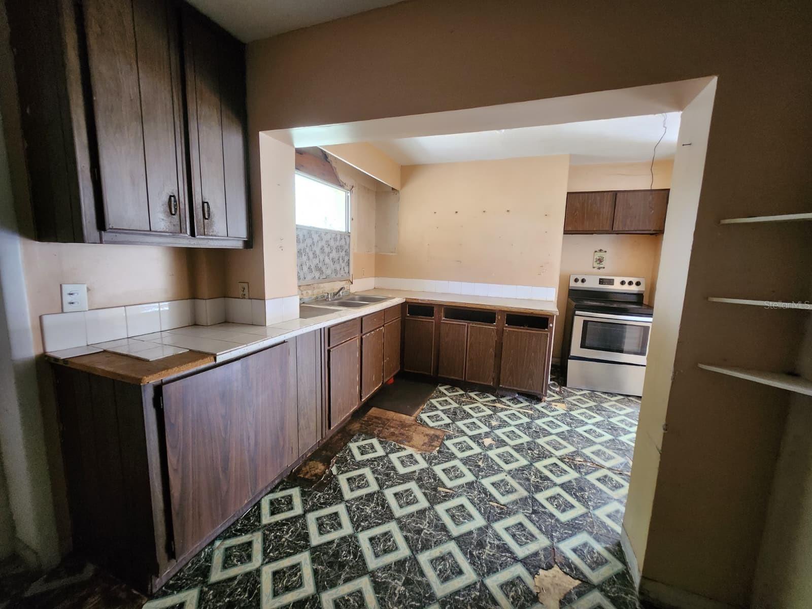 Image 11 of 23 For 910 Emerald Drive