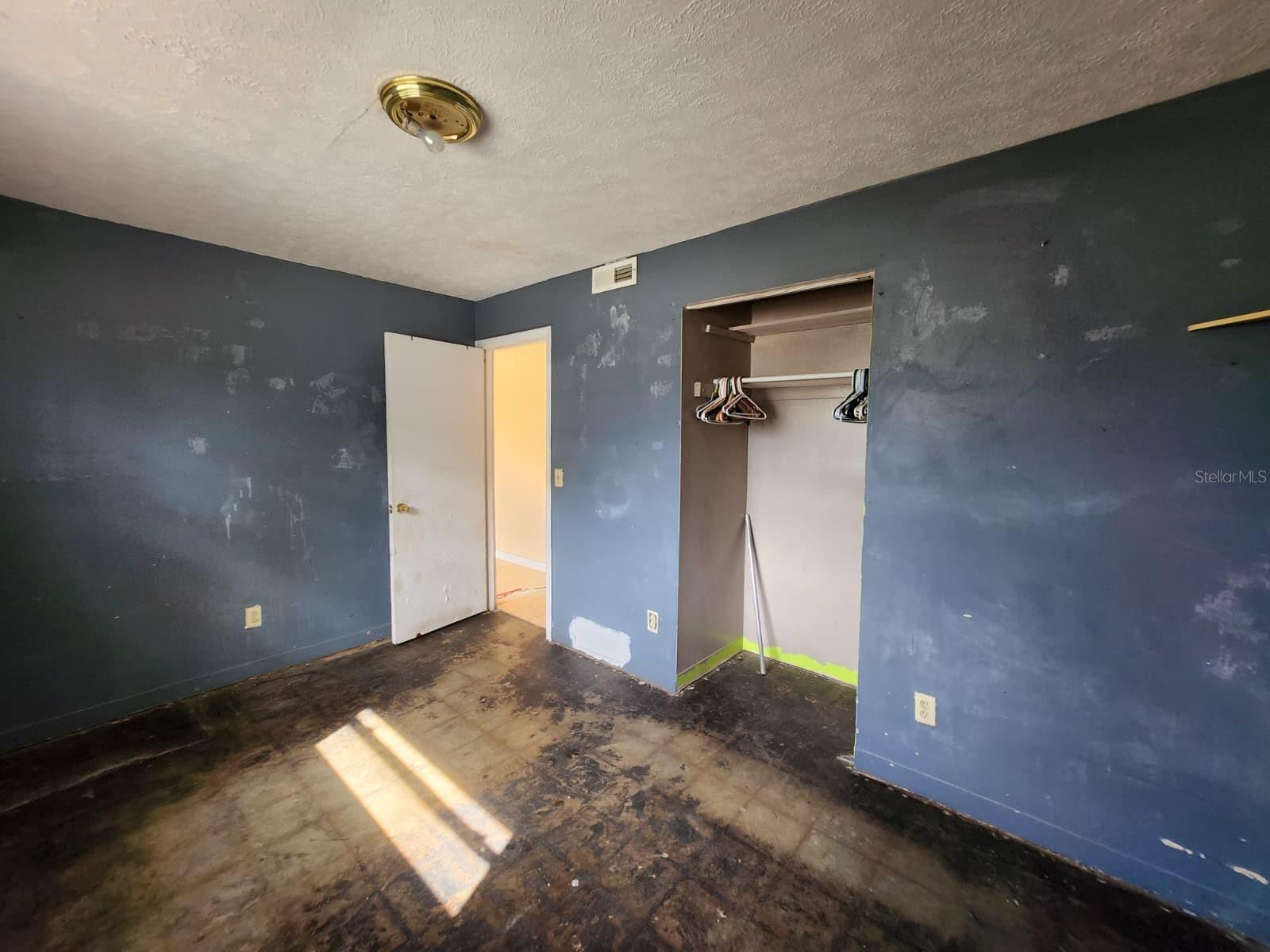 Image 15 of 23 For 910 Emerald Drive