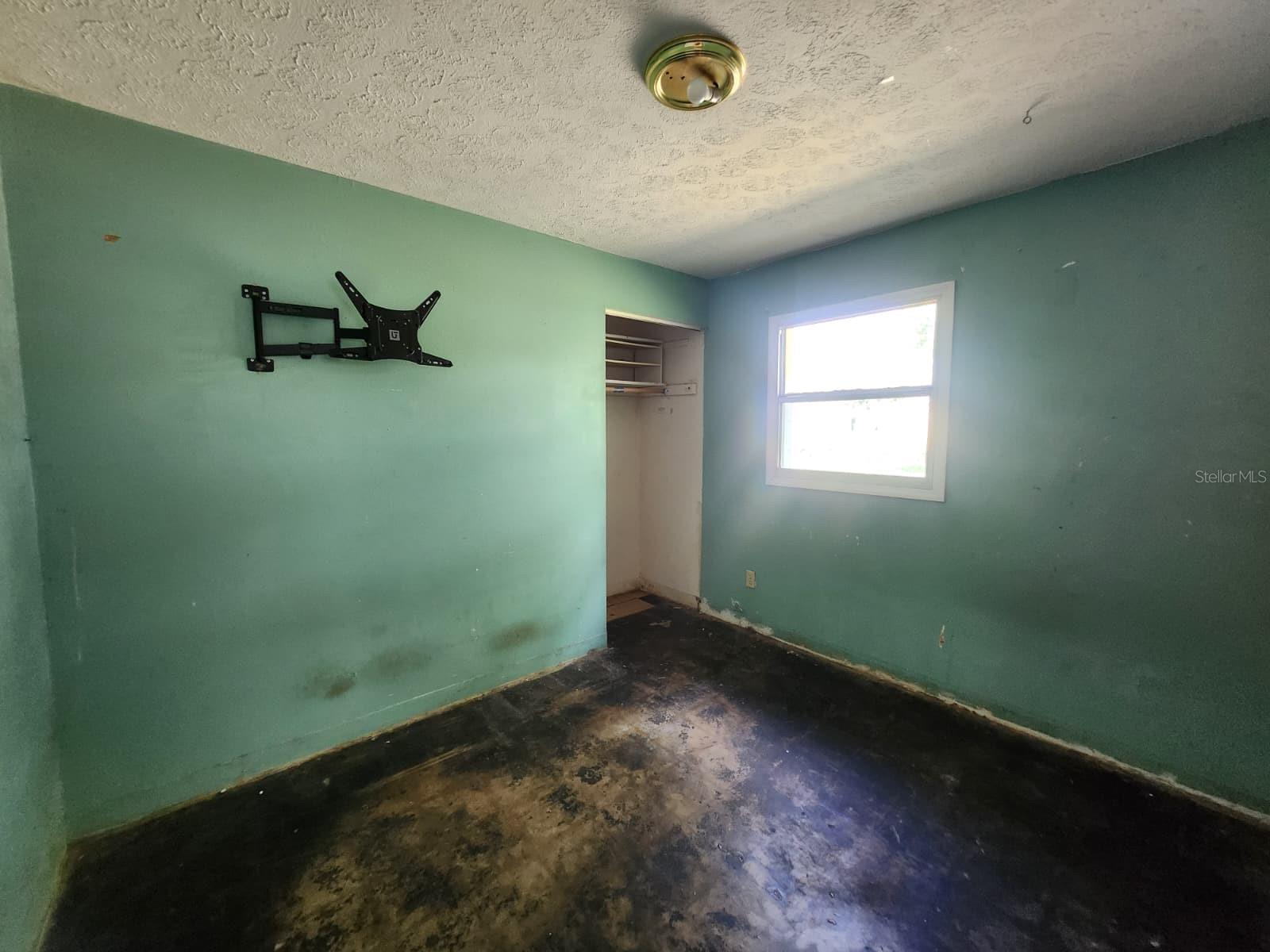 Image 16 of 23 For 910 Emerald Drive