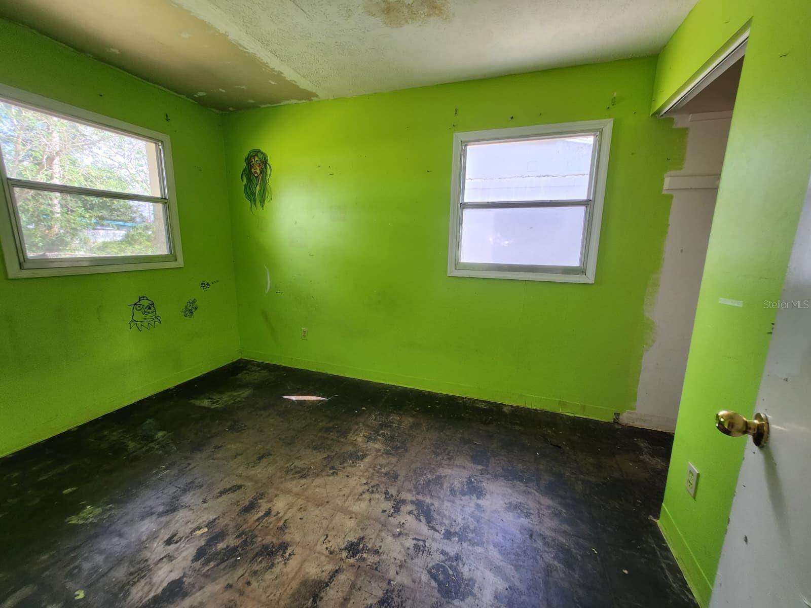 Image 18 of 23 For 910 Emerald Drive