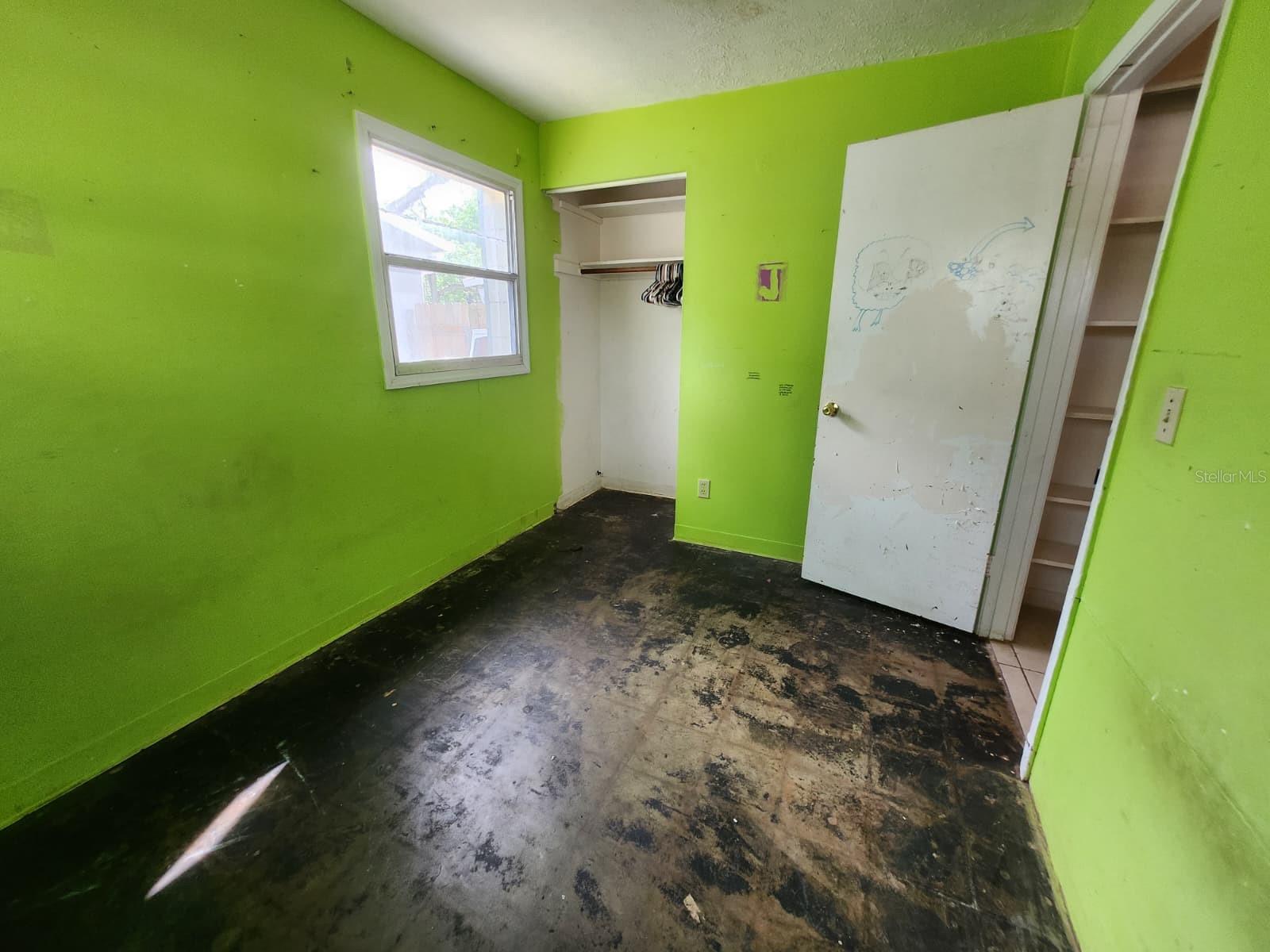 Image 19 of 23 For 910 Emerald Drive