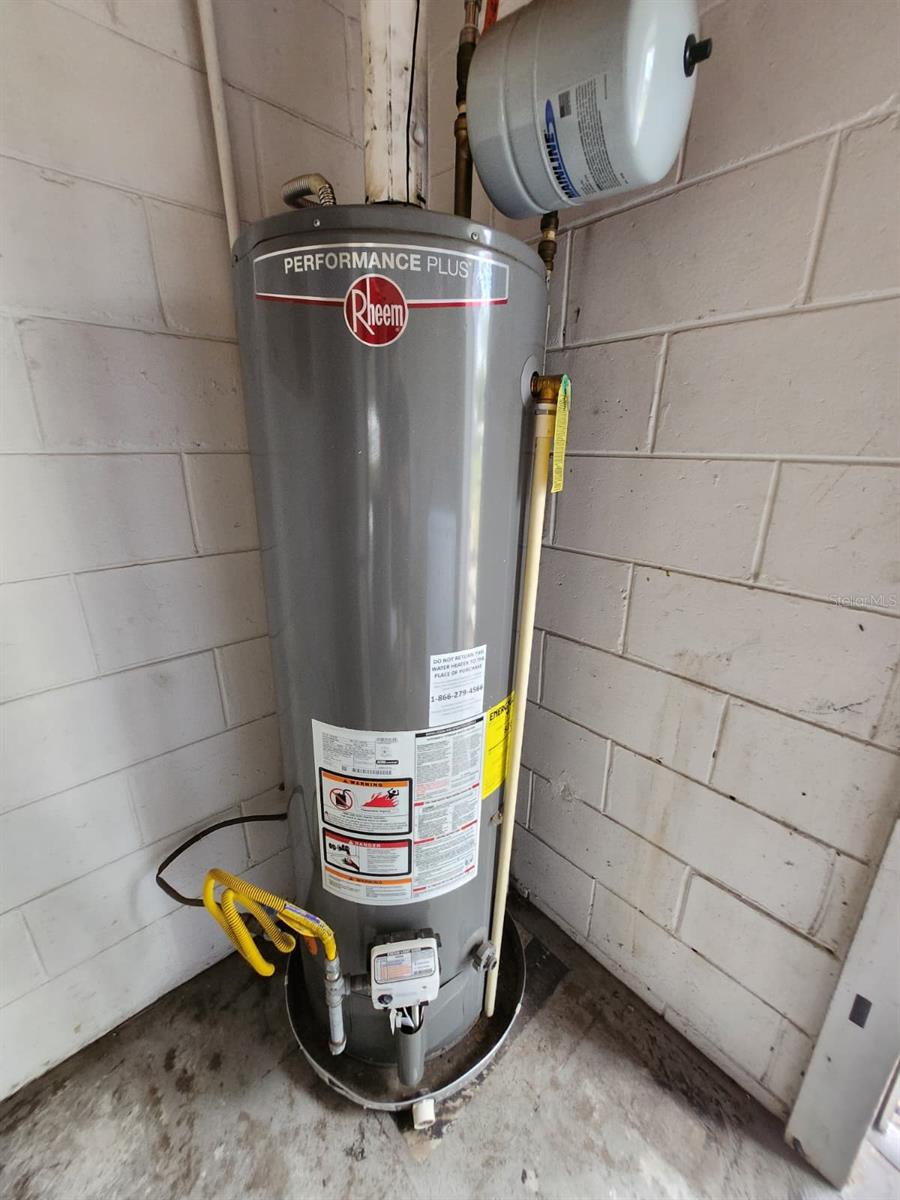 Image 20 of 23 For 910 Emerald Drive