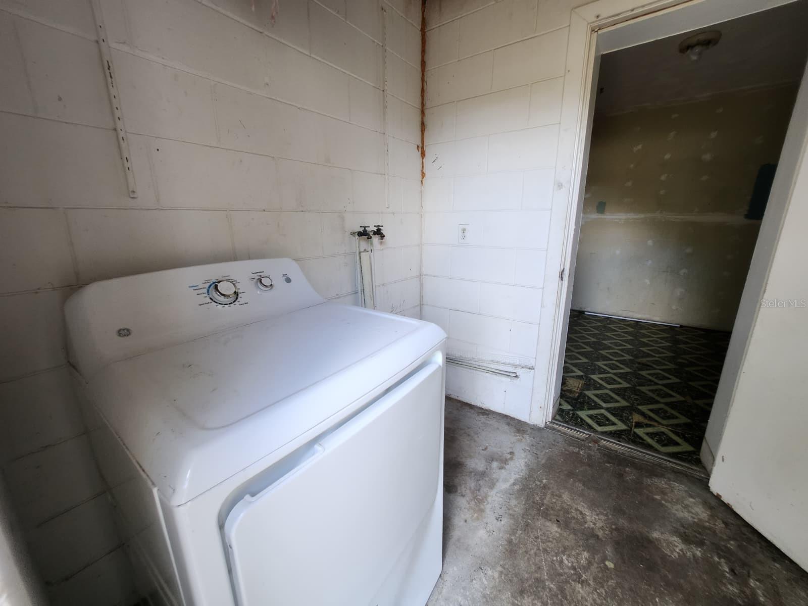 Image 21 of 23 For 910 Emerald Drive