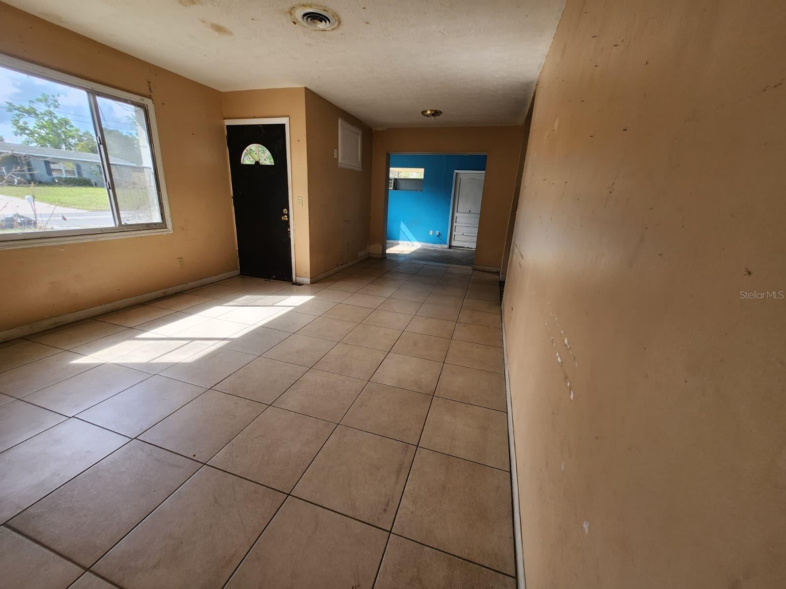 Image 3 of 23 For 910 Emerald Drive