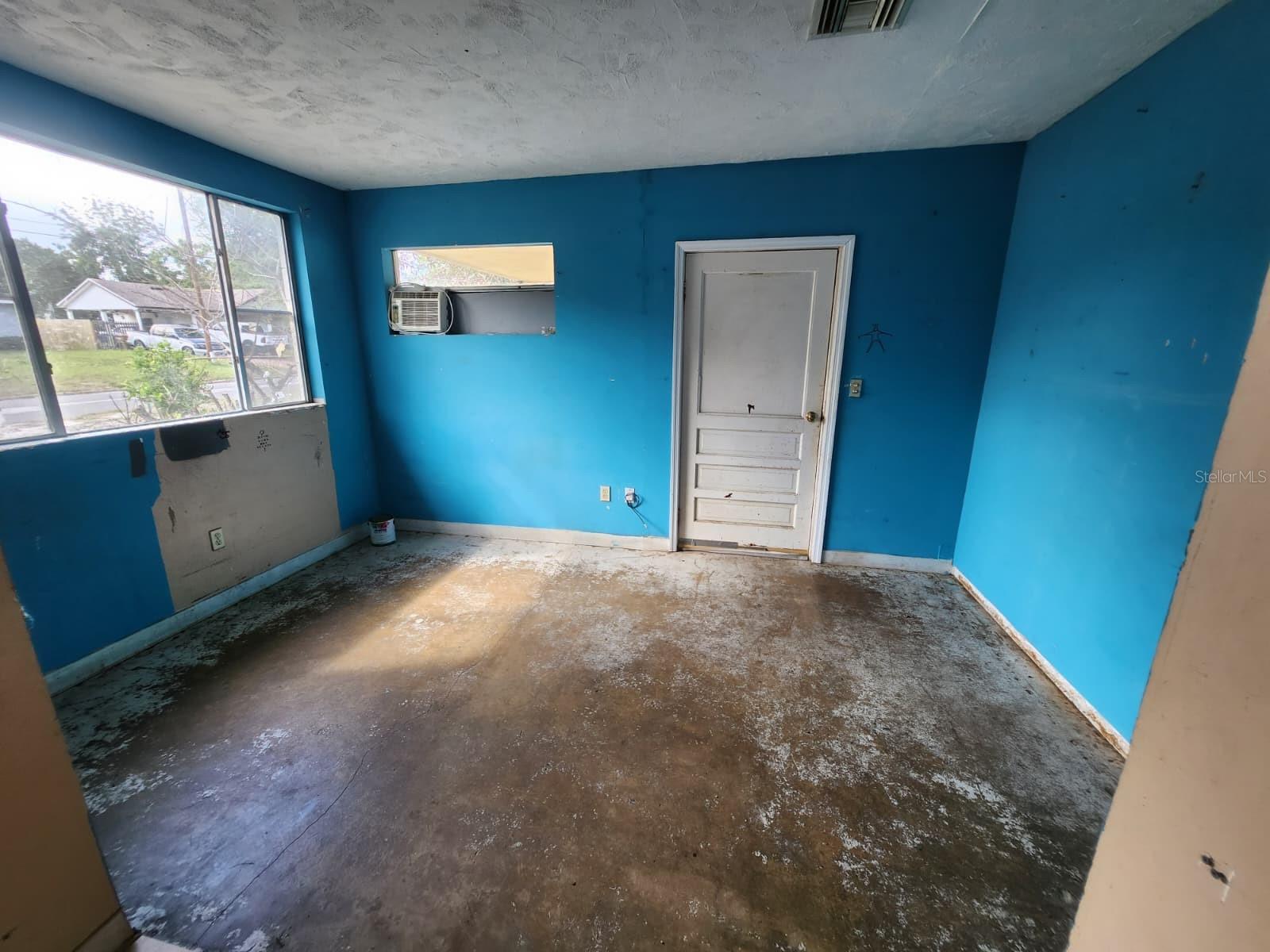 Image 7 of 23 For 910 Emerald Drive