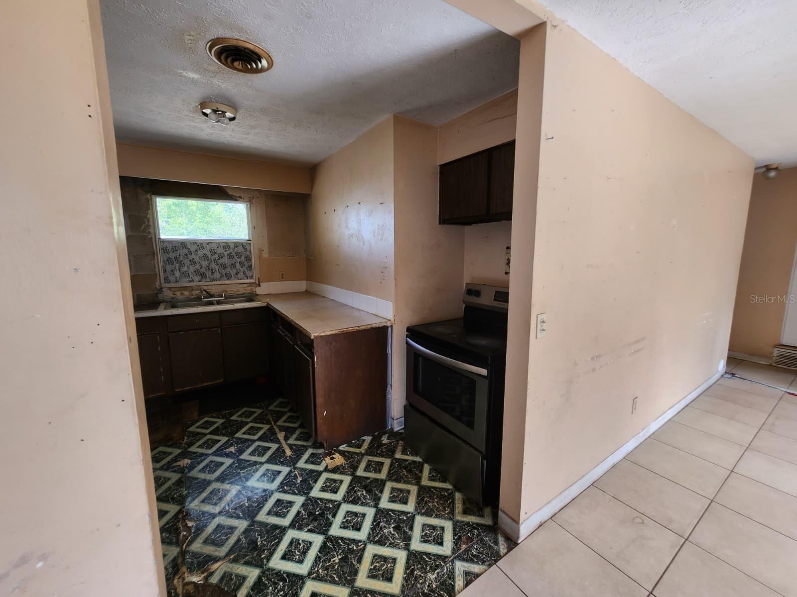 Image 8 of 23 For 910 Emerald Drive