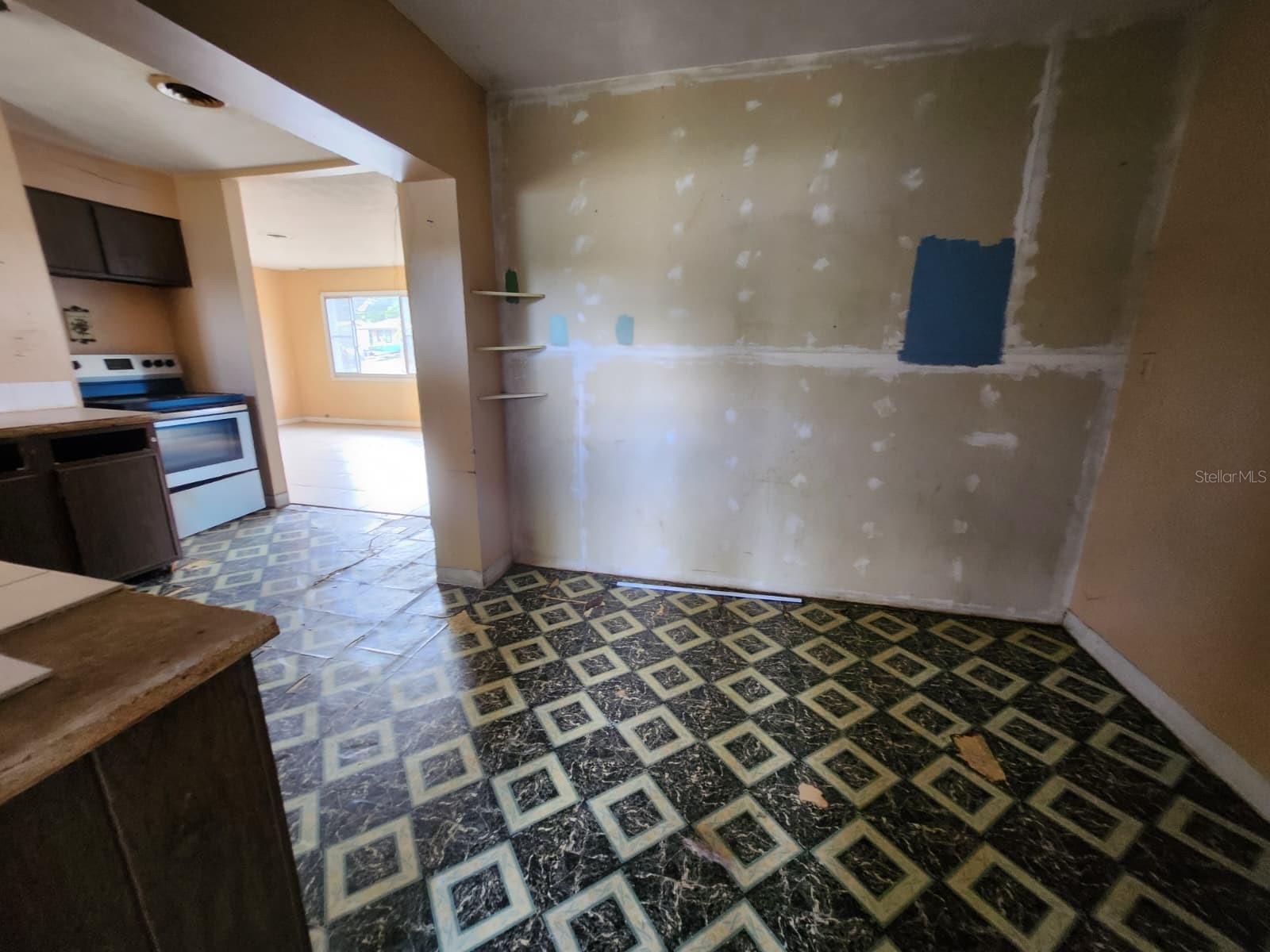 Image 9 of 23 For 910 Emerald Drive