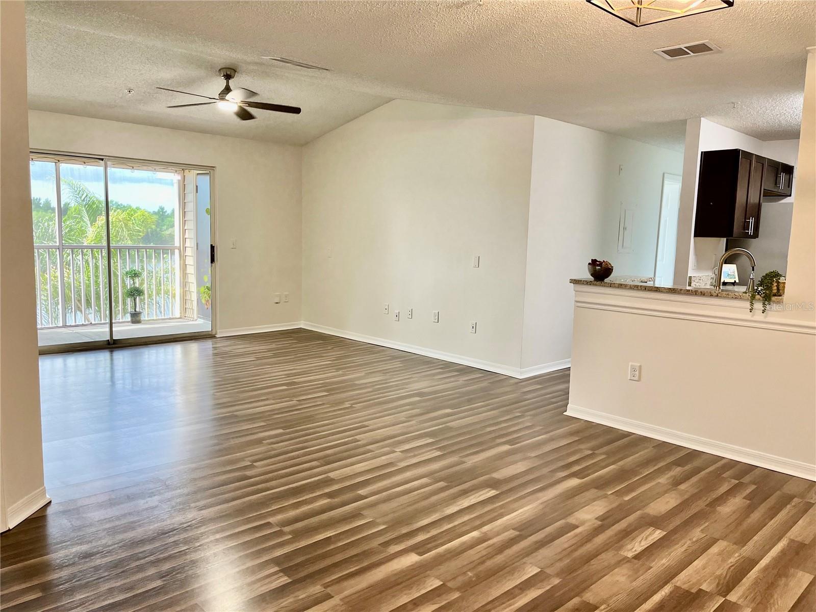 Image 11 of 44 For 1939 Summer Club Apt Drive 315