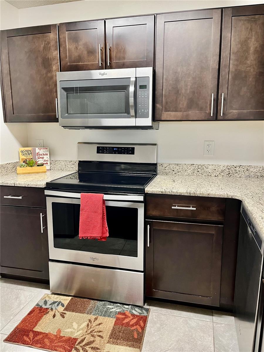 Image 24 of 44 For 1939 Summer Club Apt Drive 315