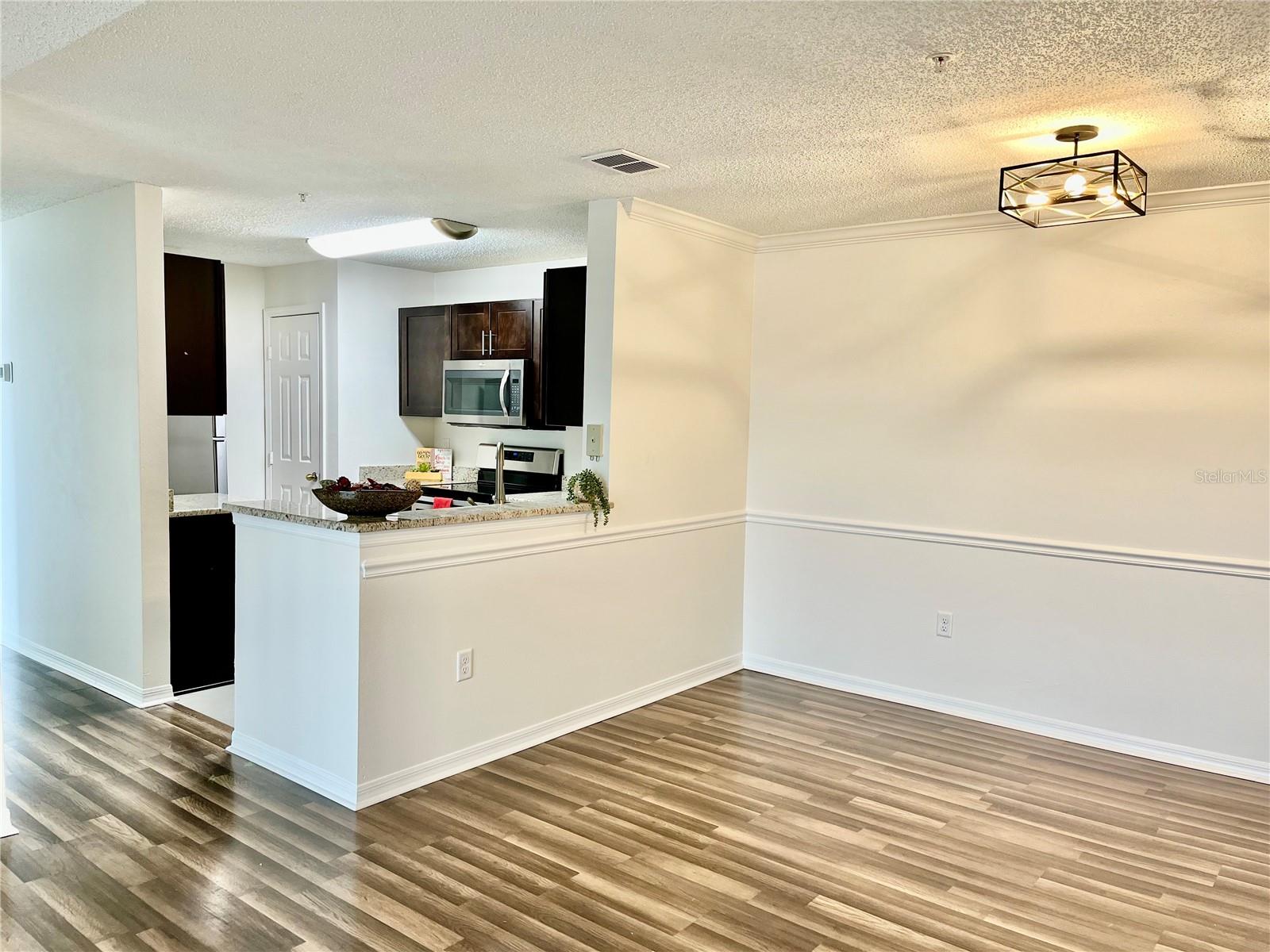 Image 9 of 44 For 1939 Summer Club Apt Drive 315