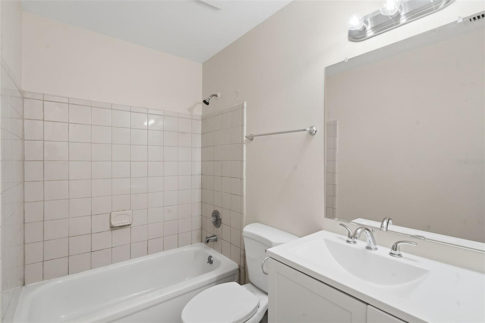 Image 18 of 25 For 30 Moree Loop 37