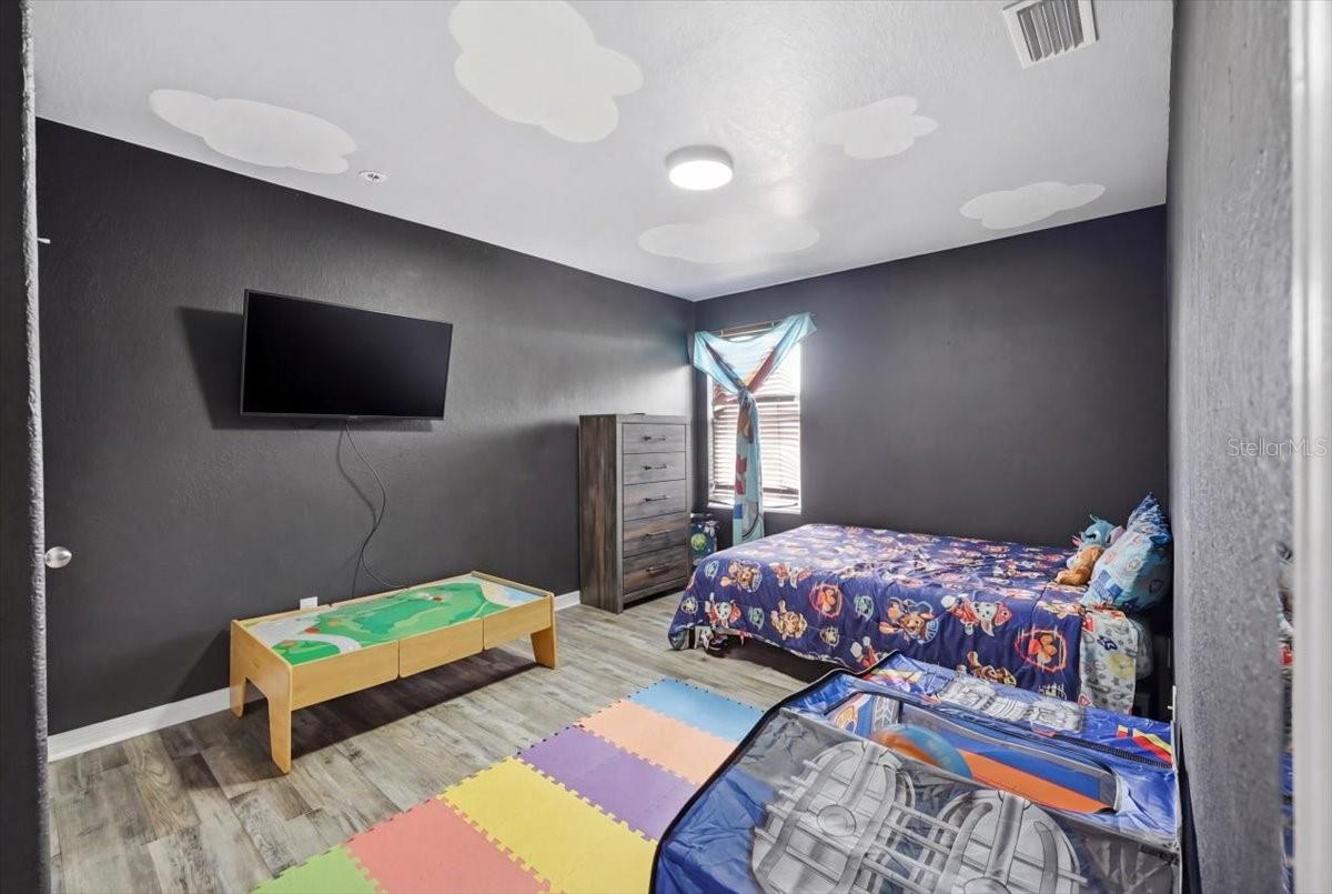 Image 17 of 27 For 8253 Peak Avenue